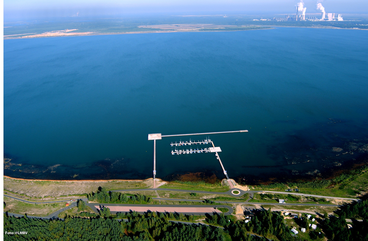 Bärwalder See mit Hafen