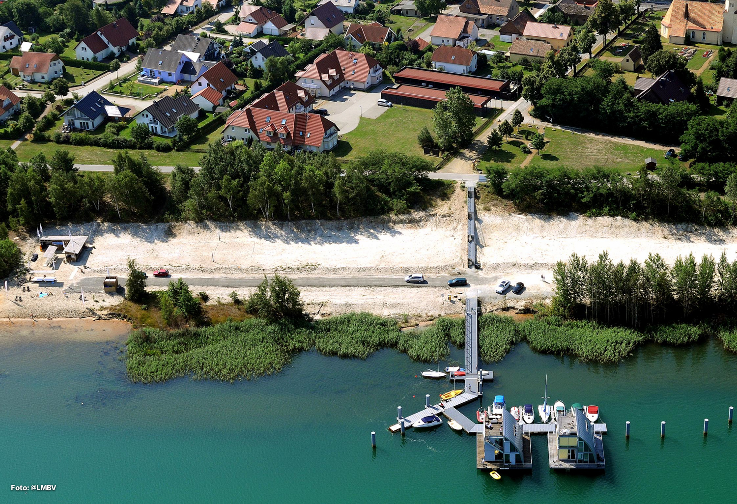 Schwimmende Häuser am Geierswalder See